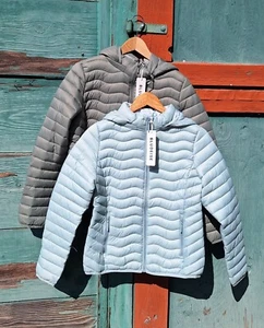 Bludeise gesteppte Polyfil Outdoorjacke mit abnehmbarer Kapuze - SALE - Bild 1 von 6