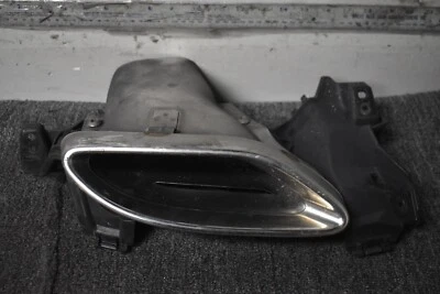 Mercedes Benz E AMG 63 S 4MATIC 2018-2020 tubo de escape lado derecho OEM de fábrica Foto 1 de 4