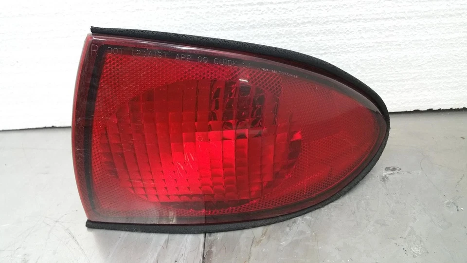 Luz trasera derecha Chevy Cavalier luz trasera luz trasera lado del pasajero OEM 00 02 Foto 1 de 1
