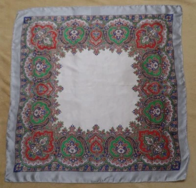 Винтажный шелковый шарф с узором пейсли, квадратный 31 дюйм, серебристо-серый с красным, зеленым, синим, белым - Изображение 1 из 4