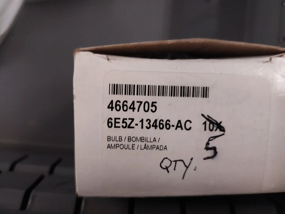 Genuine Ford Tail Lamp Bulb 6E5Z-13466-AC LOT OF 5 Foto 1 de 1