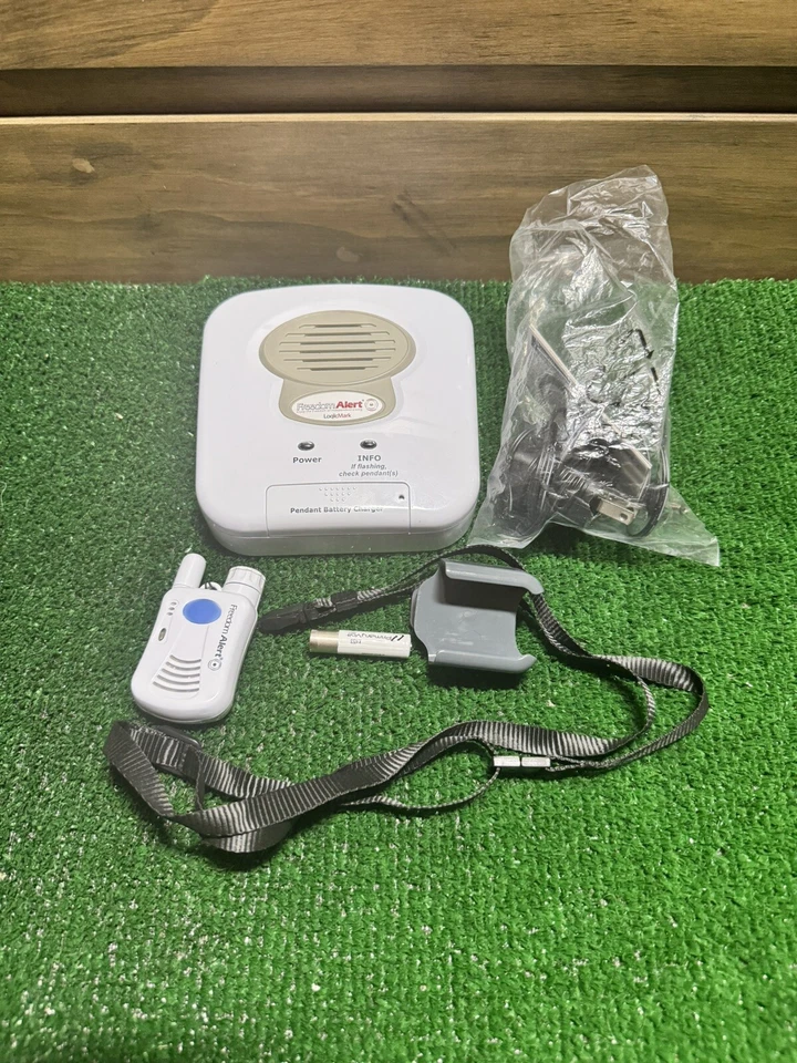 LogicMark Freedom Alert 语音紧急基站型号 #35911 和吊坠 — 第 1/4 张图片