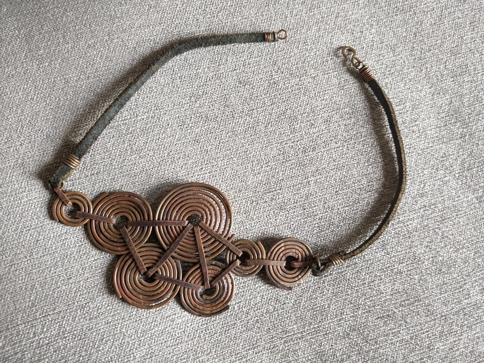 Collar Steampunk Hecho a Mano en Malta - cobre y cuero aprox 17,5" usado Foto 1 de 1