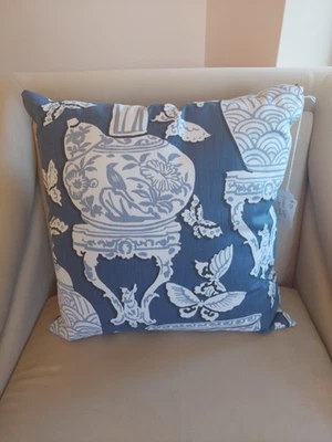 Подушка из синей белой ткани Decorators Chinoiserie - Изображение 1 из 3