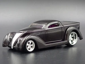 Modello Diorama Diecast 1:64 Di Un Pickup Ford Del 1937 Personalizzato Marrone - Foto 1 di 8