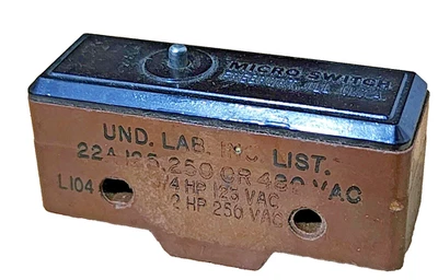 Interruptor de palanca FREEPORT 13BS8 normalmente SPDT abierto/cerrado 22 amperios, 125/250/480 Vac Foto 1 de 4