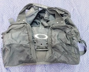 Oakley Large Duffle Bag Black Field Hiking Day Pack (27x18 Inch) - Picture 1 of 19