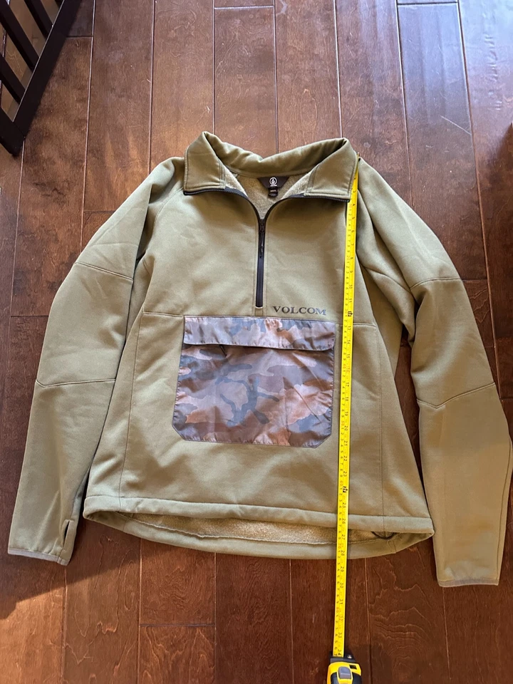 Mens XL Green and Camo Volcom Fleece Lined Pullover Long Sleeve  - Image 1 of 1