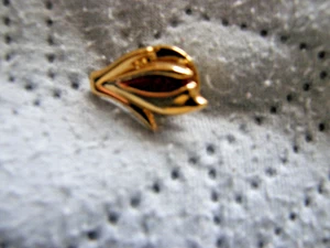 Breast Cancer Red Crocus Pin Badge, New - Picture 1 of 1