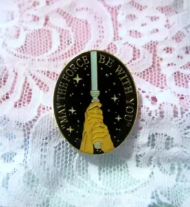 Star Wars Pin "May the Force Be With You" Hard Enamel - Picture 1 of 3