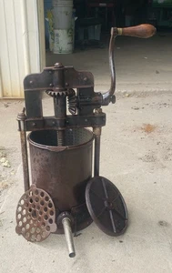 UNIVERSAL LFC 4 QT  SAUSAGE STUFFER LARD WINE PRESS. As Is. - Picture 1 of 14