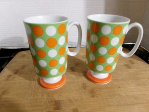 Juego de 2 tazas de café Elena a lunares de 6 oz - Imagen 1 de 5