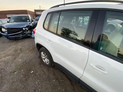 Used Rear Right Door Assembly Rear Side fits: 2017 Volkswagen Tiguan electric li Foto 1 de 4