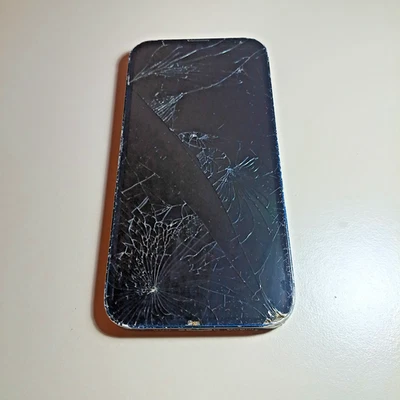 Iphone 13 256gb Blu "SBLOCCATO" Non funzionante Display e Retro rotto ( leggi ) - Immagine 1 di 4