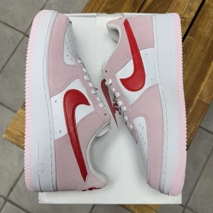 Talla 9 - Nike Air Force 1 '07 QS Low Valentine’s Day Love Letter - Imagen 1 de 14
