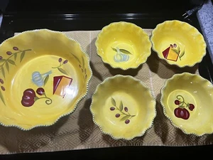 Temptations Cucina Bakeware Serving Dish with Scalloped Edge 2.5 Qt & 4 bowls - Picture 1 of 11