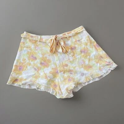 Pantalones Cortos Florales Forever 21 TALLA M Cinturón Incluido Volantes Dobladillo Elegante Preppy Pastel Foto 1 de 4