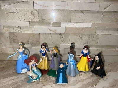 Juego de 8 figuras o adorno de pastel de princesas Disney Cenicienta Blancanieves Aurora Foto 1 de 4