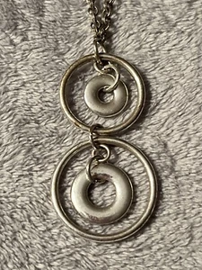 Collana lunga vintage Liz Claiborne tono argento catena - Foto 1 di 7