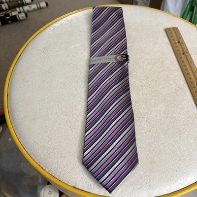 Gravata Geoffrey Beene rosa com listras roxas e cinza - Imagem 1 de 4