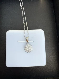 Neu mit Etikett Moissanit 18 Zoll Kette, 0,29 ctw Blume Anhänger, VVSD-Farbe - Bild 1 von 4