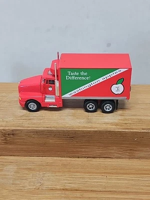 HO 1/87 SCALE WASHINGTON APPLES REFRIGERATOR BOX TRUCK 32105  - Image 1 of 4