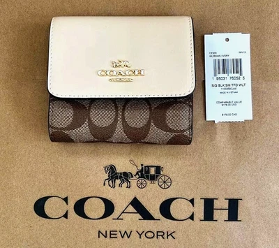 COACH Small Trifold Wallet Signature Canvas CE930 Khaki & Ivory🎀NEW🎁NWT ❤️NIP - Image 1 of 4