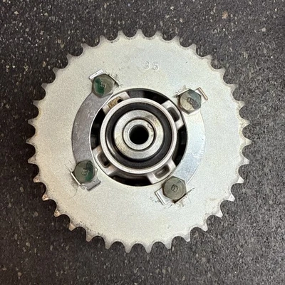 OEM Yamaha TTR90 2007 Embrague de rueda trasera Buje de empuje Soporte de montaje portador de piñón Foto 1 de 4