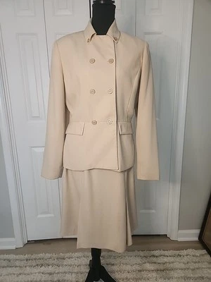 Traje vintage informal de esquina para mujer color crema Foto 1 de 4