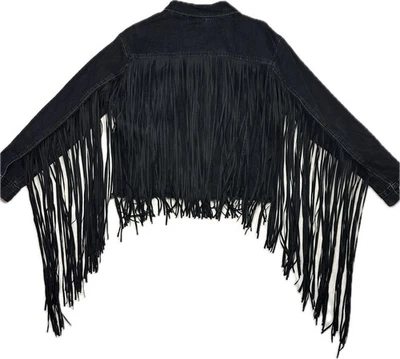 Chaqueta de camionero para mujer Levi's Ex-Boyfriend con flecos en negro lavado talla grande Foto 1 de 4