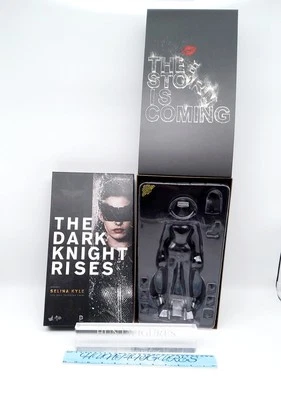 Hot Toys MMS188 蝙蝠侠 Selina Kyle 猫女 1/6 人偶空艺术盒和托运人 — 第 1/4 张图片