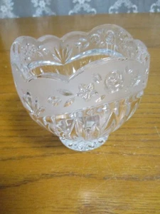 Oneida Kristall Deutschland Südlicher Garten mattiertes Rosenband ovale Schüssel 3,75" hoch - Bild 1 von 7