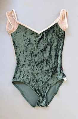 Collant Yumiko, Nina, pinho V, malha nua, boné, forro frontal, tamanho (M) - Imagem 1 de 3