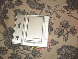 HONEYWELL THERMOSTAT - Picture 1 of 1