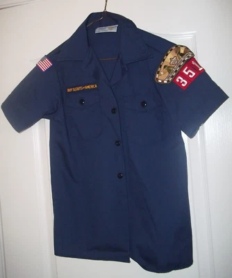 OFFICIAL Cub SCOUT Shirt Youth Medium 10-12 Med - Image 1 of 3
