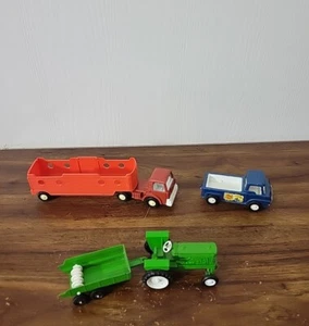 Juego de juguetes de metal verde 1970 Tootsie Toys tractor vintage semirremolque - Imagen 1 de 11