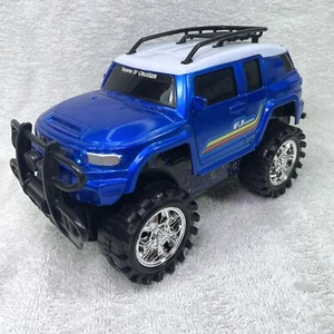 Camión de juguete de plástico de 8 pulgadas Toyota FJ CRUISER accionado por fricción azul FJ todoterreno - Imagen 1 de 6