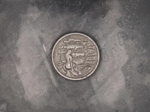 Hand Struck Memento Mori Sea Siren - No Prey No Play 7 Sea's Pirate Skull Token - Picture 1 of 4