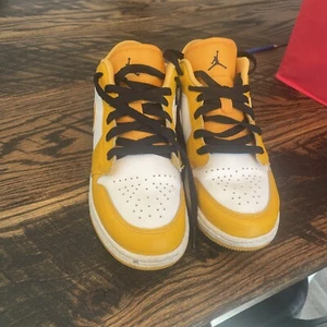 Size 7 - Jordan 1 Pollen White - 553560 171 - Picture 1 of 9