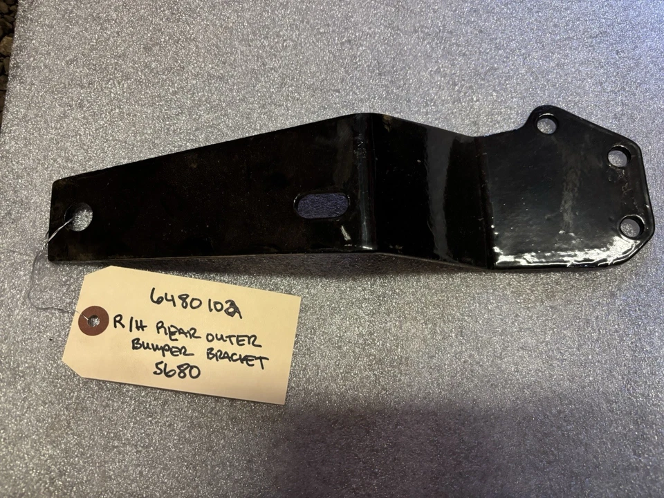 1956 Packard задний бампер RH наружный к раме кронштейн - 6480102 - Изображение 1 из 1