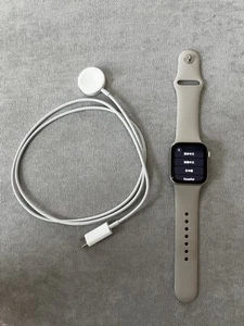 Used Apple Watch SE 2nd Gen. 40mm Aluminum Case extra bands. - Zdjęcie 1 z 3