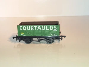 Mainline Courtaulds Ltd 7 Plank. Excellent cond. Plastic wheels. OO Scale.No Box - Picture 1 of 7