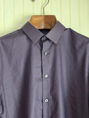 Camisa de vestir Bar III para hombre mediana púrpura a rayas calce ajustado elástica con botones Foto 1 de 4