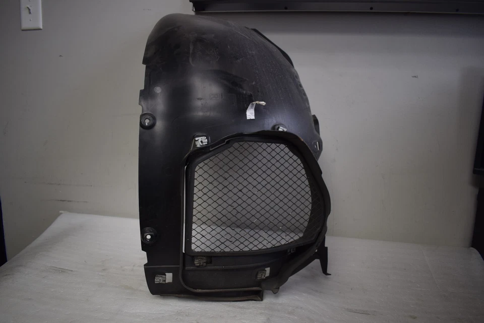 Guardabarros delantero derecho Porsche Boxster 2016 forro de fábrica OEM Foto 1 de 4