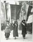 Press Photo New York Suffragists March In New York City In Early 1900S