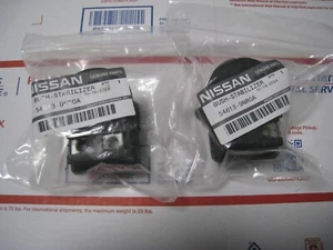 Genuine Nissan Stabilizer Bar Bushing 54613-9NR0A (2 pcs) - Picture 1 of 3