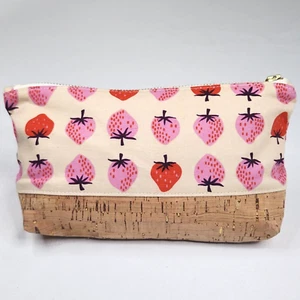 "Bolsa de accesorios cosméticos con cremallera de tela de fresa interior rosa 5x8" - Imagen 1 de 8
