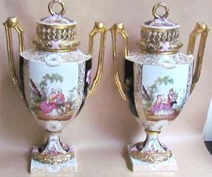DRESDEN AUGUSTUS REX PORCELAIN PAIR OF LARGE LIDDED URNS WATTEAUESQUE (9651) - Picture 1 of 18