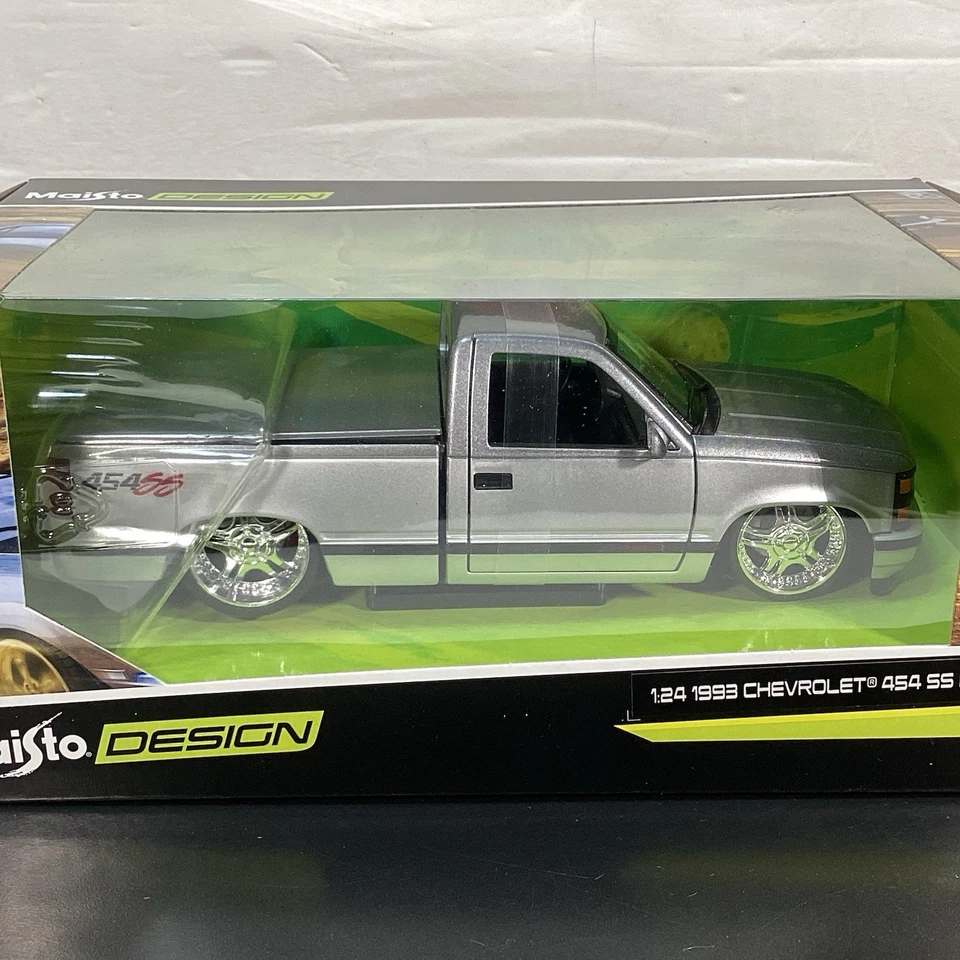 1993 Chevrolet 454 SS Pickup Custom – Silver 1 24 Scale Model - Maisto 32550SIL
