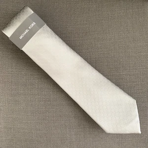 Michael Kors Men's Neck Tie Silver/Grey Pearsall Dot Silk Blend MSRP $69.50 - Picture 1 of 3